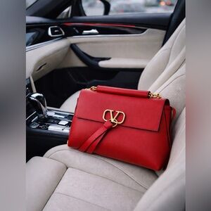 Valentino Garavani V Link Chain Strap Pebbled Red Leather Shoulder Handbag Bag